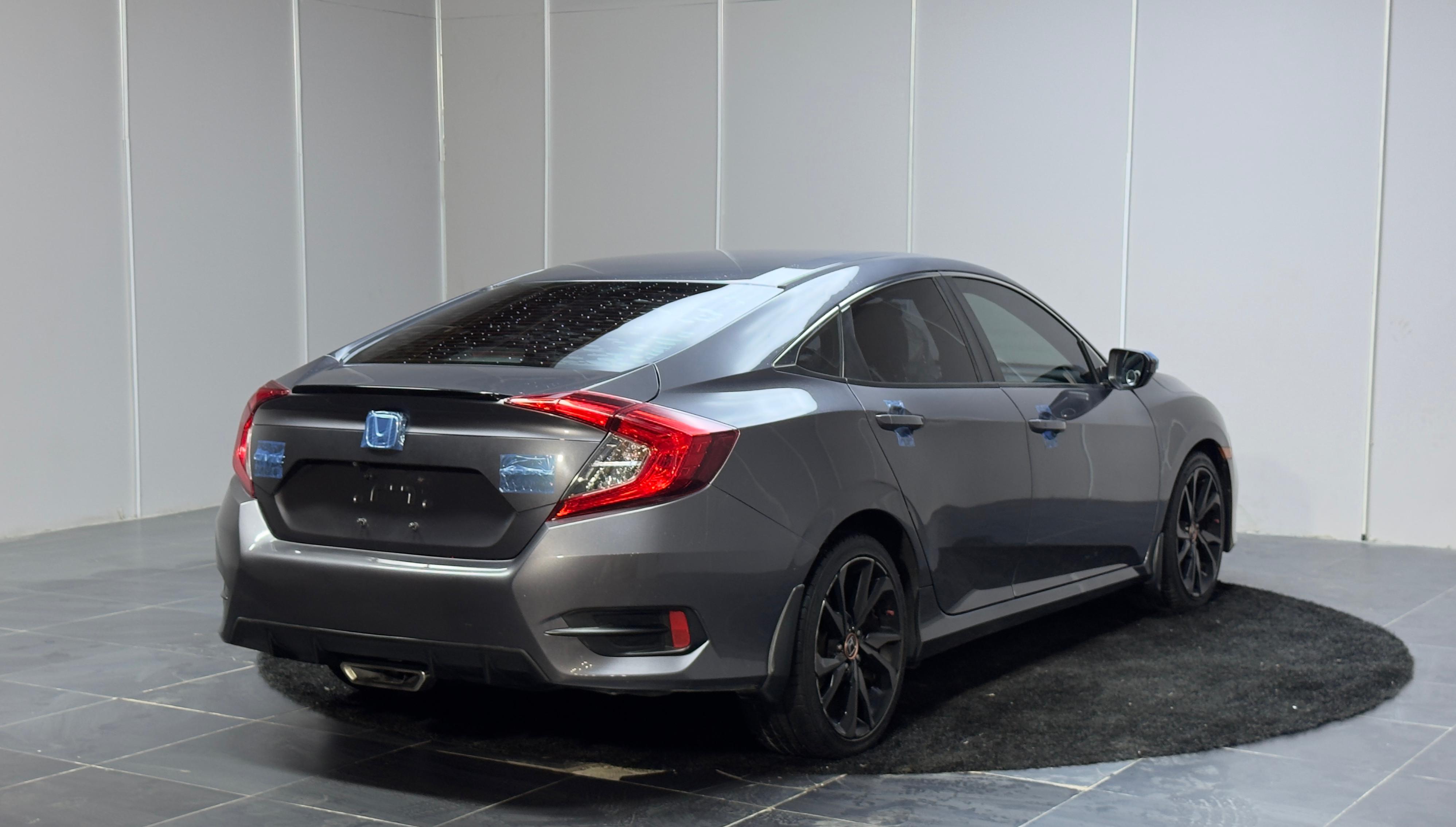 Car image 5